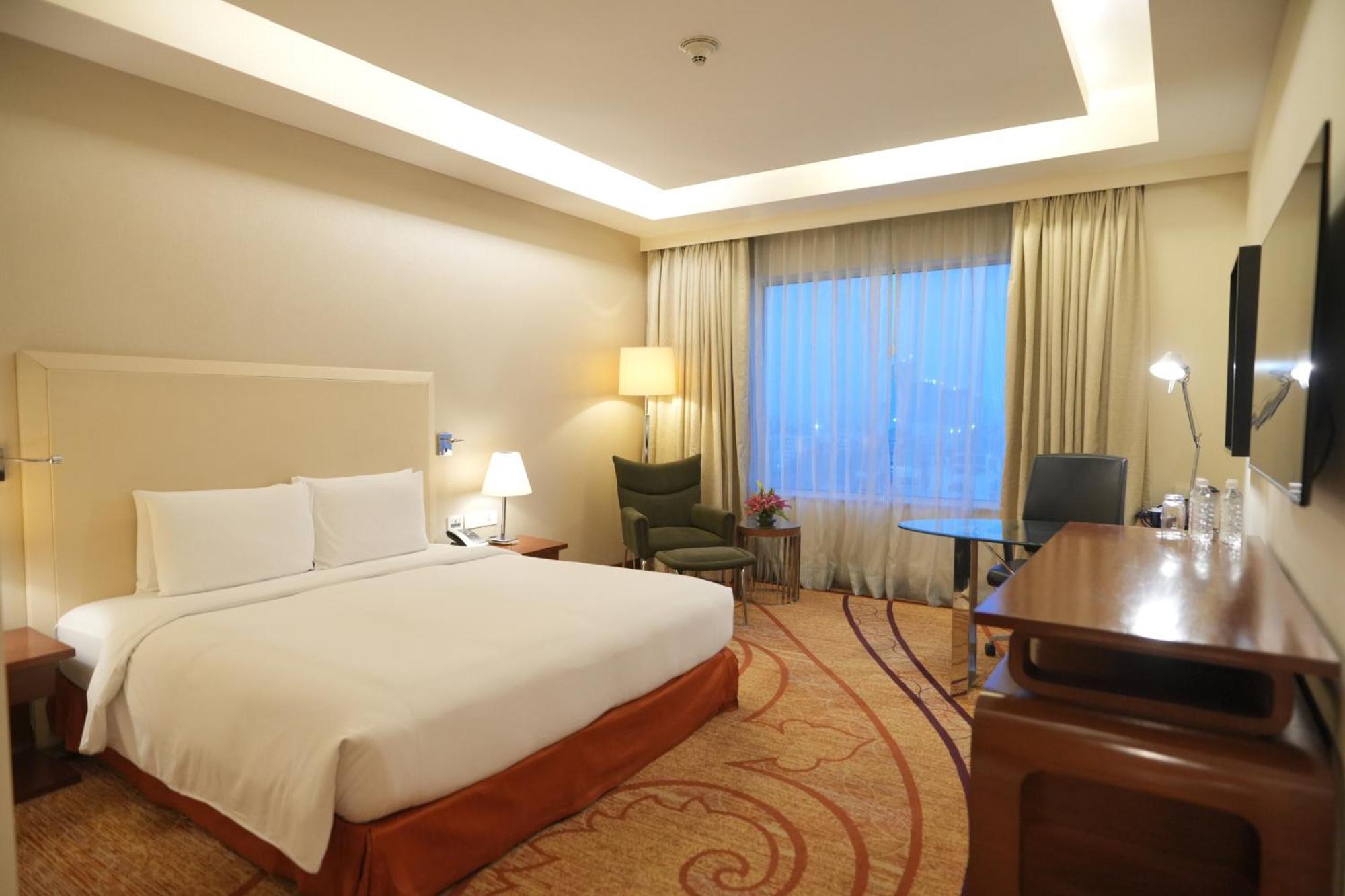 Hotel Doubletree By Hilton Gurgaon New Delhi Ncr Exterior foto