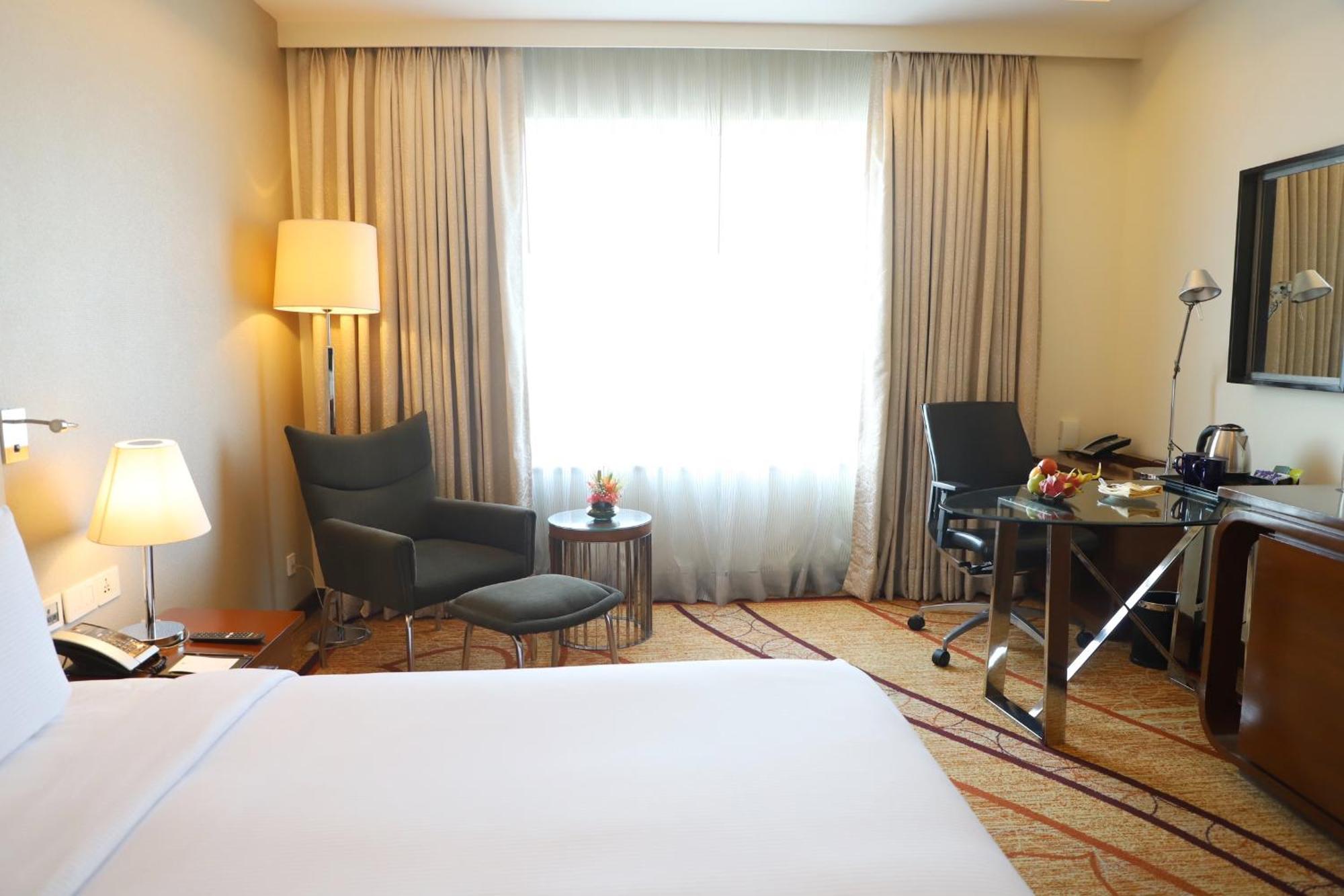 Hotel Doubletree By Hilton Gurgaon New Delhi Ncr Exterior foto