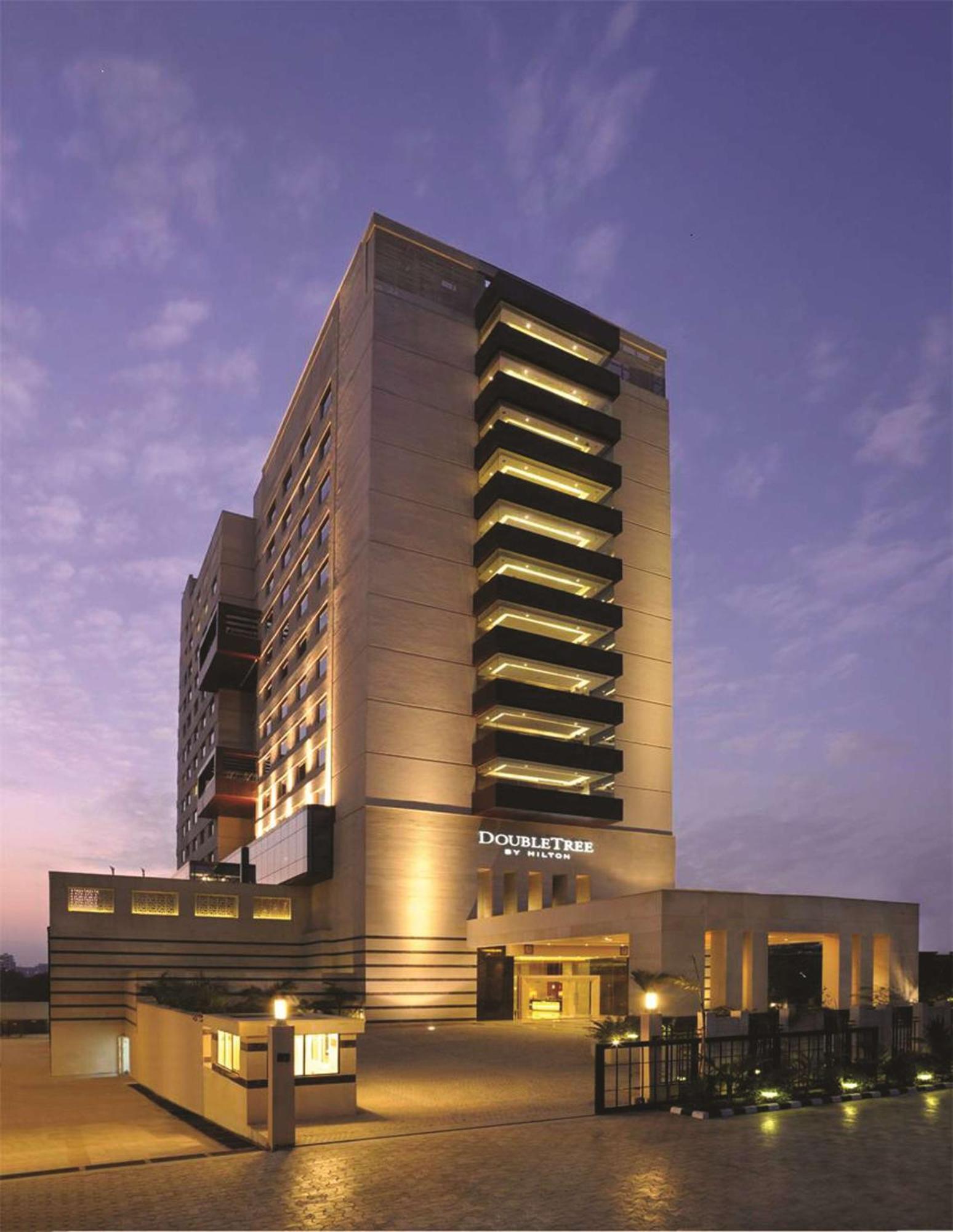 Hotel Doubletree By Hilton Gurgaon New Delhi Ncr Exterior foto