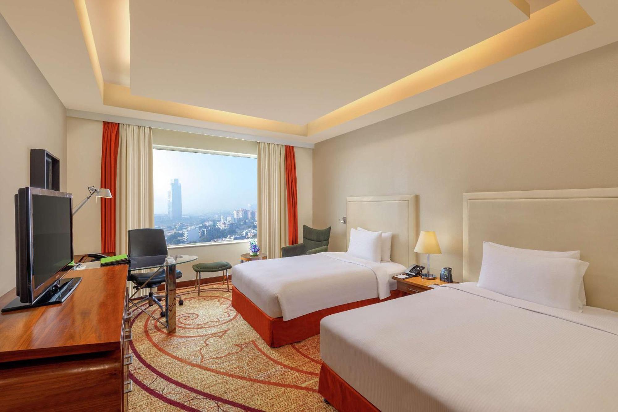 Hotel Doubletree By Hilton Gurgaon New Delhi Ncr Exterior foto