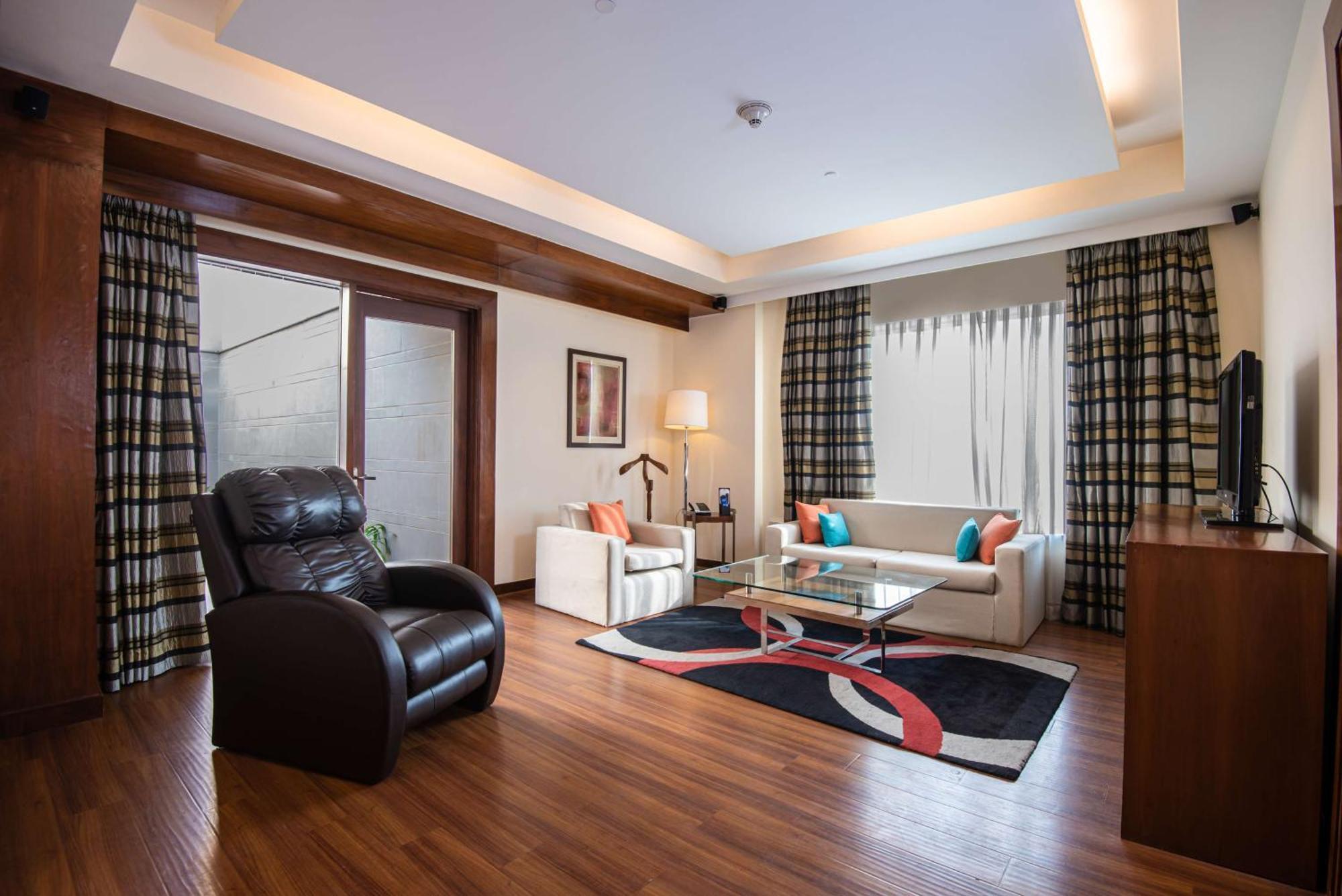 Hotel Doubletree By Hilton Gurgaon New Delhi Ncr Exterior foto