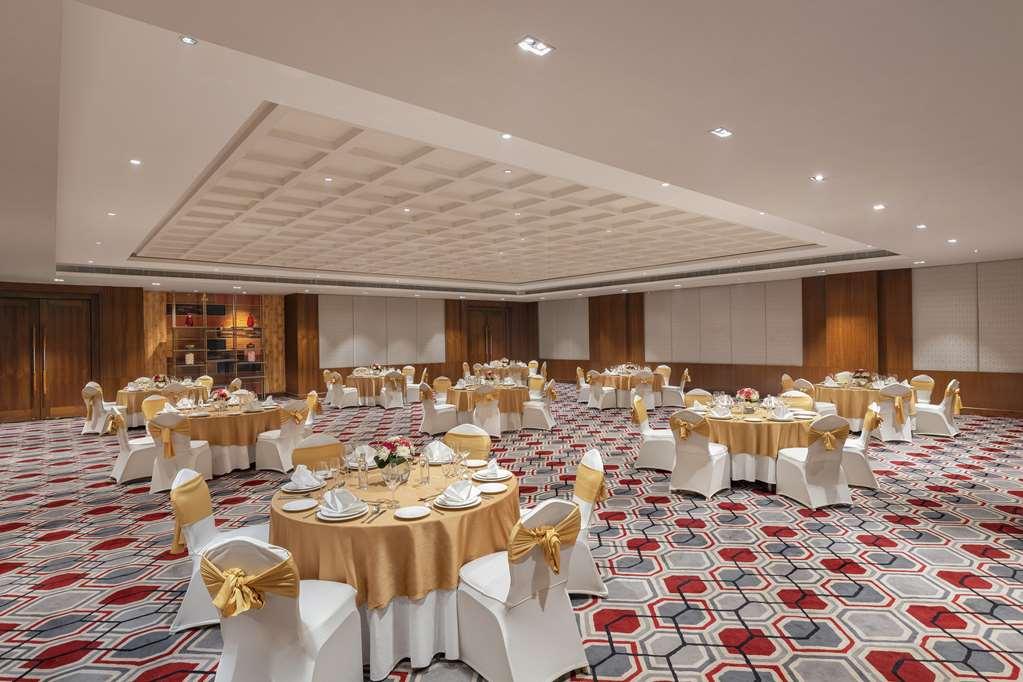 Hotel Doubletree By Hilton Gurgaon New Delhi Ncr Restaurant foto